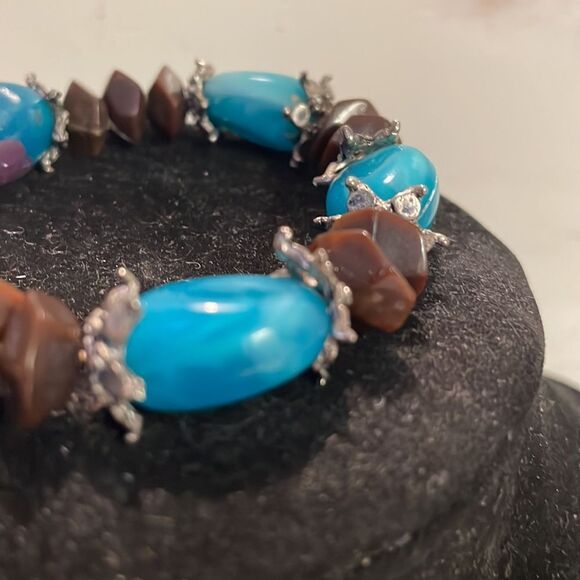 8” oval shaped turquoise tone beads/brown and silver tone discs stretch braceket - Picture 7 of 9